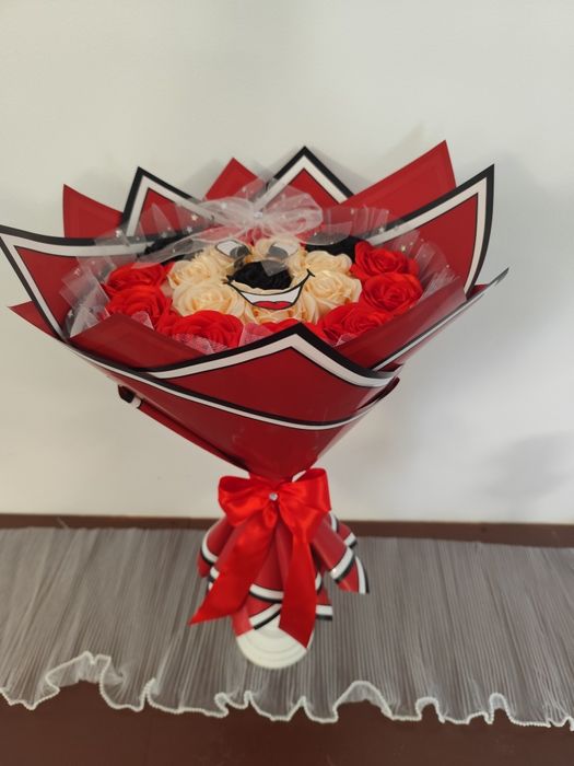 Aranjamente florale din satin