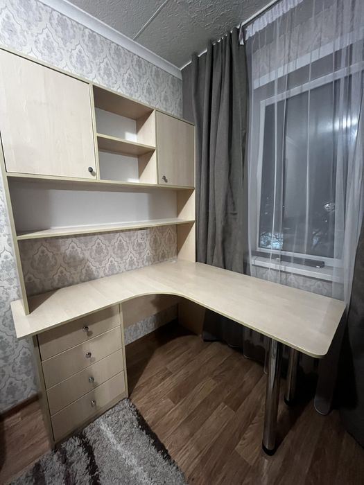 Продам угловой стол