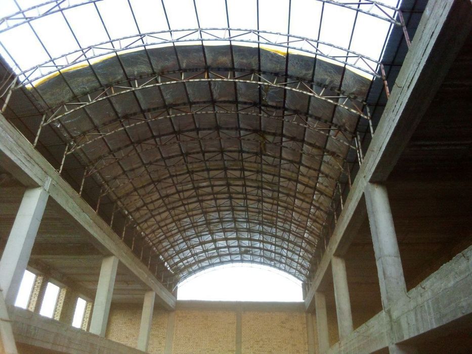 Arkali va stadionlar va Tom Naves xizmati