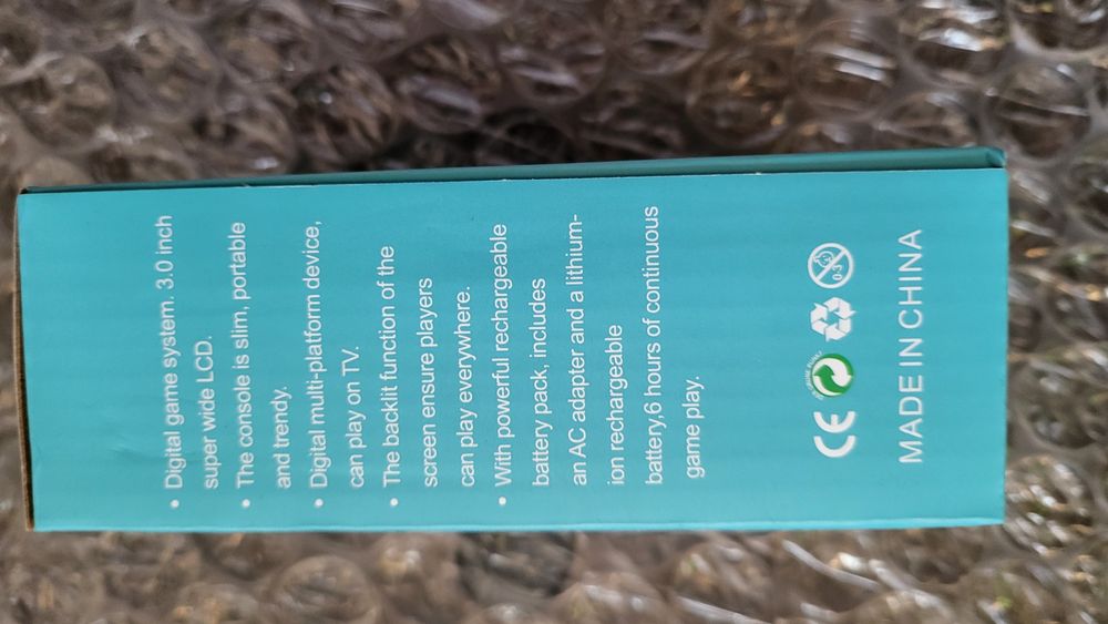 Ретро преносима конзола с 400+ игри в нея game box