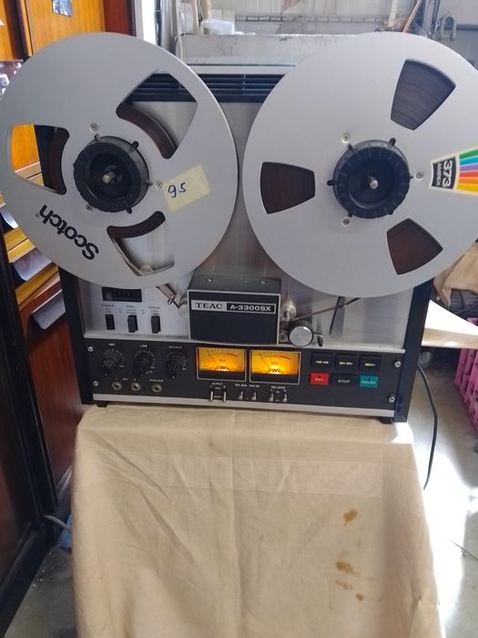 Ролков магнетофон Teak отлично състояние комплект с 2 ролки големи .