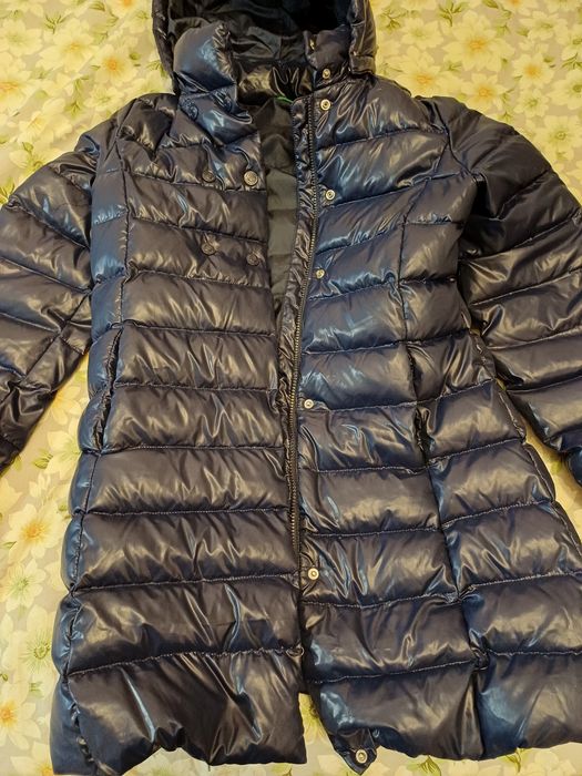 Продавам детско яке Бенетон.