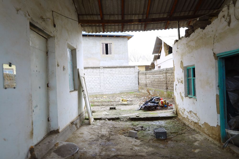 2.75 sotok 3 xonali uyi blan "uy eski" Food city yanınıza 26800 $