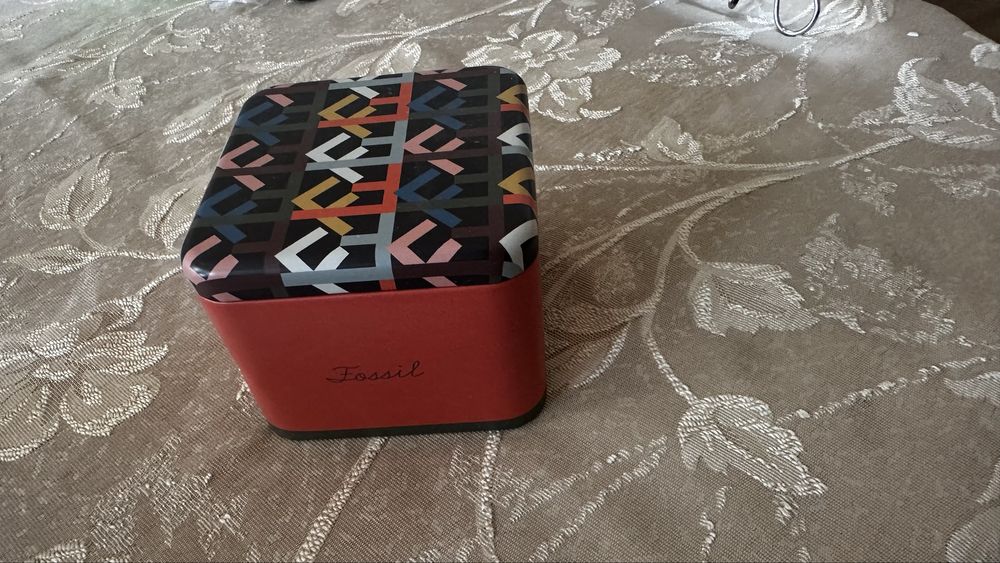 метална кутия Fossil + сертификат