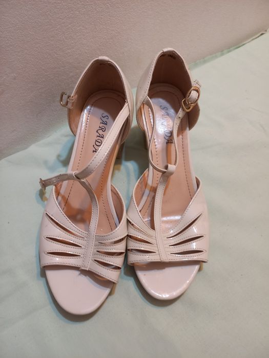 Pantofi cu toc 40