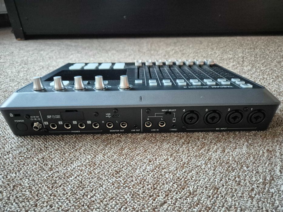 Tascam Mixcast 4-Mixer de înregistrare podcast