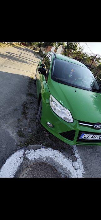 Vand ford focus mk3 an 2012 fara defecte.