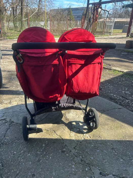 Количка за близнаци