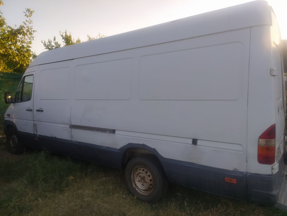 Vând autoutilitara Mercedes Benz 311 din2003 motor2.2  165 mile preț 2200 euro