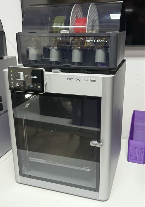 Vand imprimanta 3D Bambu Lab x1 Carbon varianta cu AMS