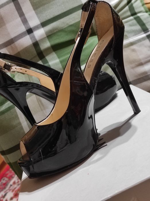 Sandala decupata,Guess