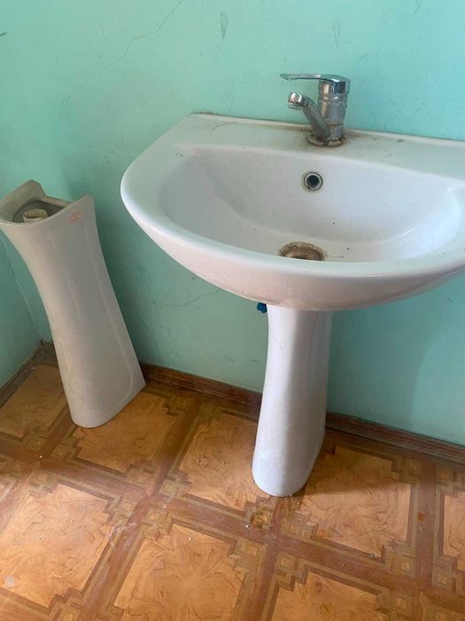 Продам раковину тюльпан б/у