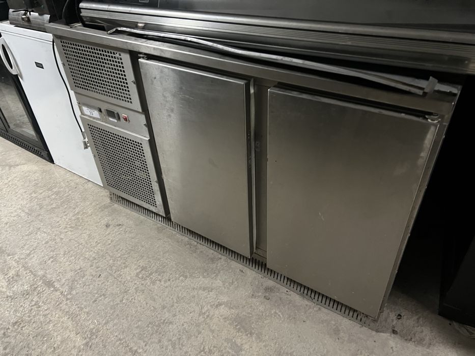 Нова хладилна маса 2 врати