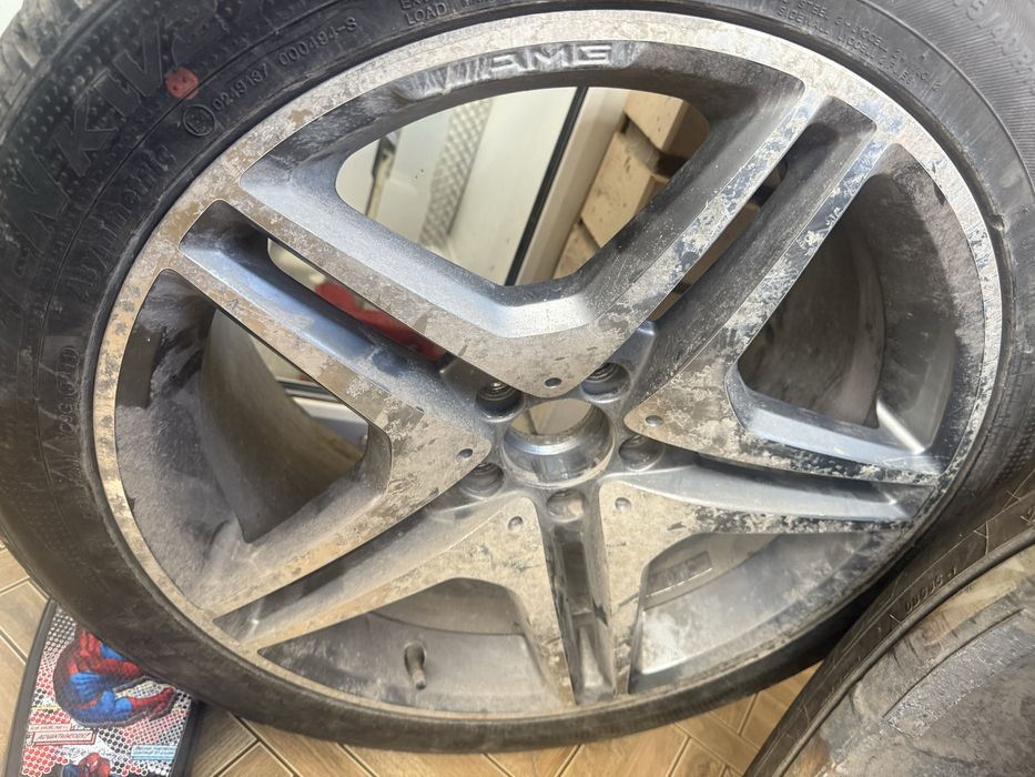 Продам диски с шинами зимними 275/40R19  19 размер