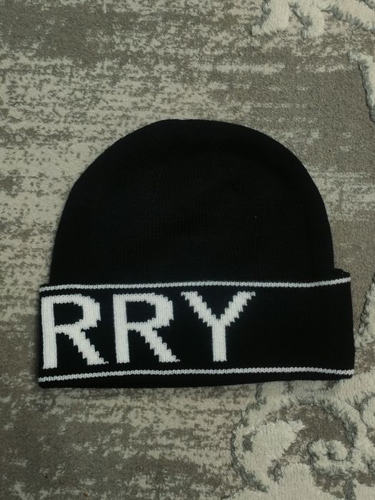 Через 2-3 недели приедут Шапка Burberry — 5490 ₸