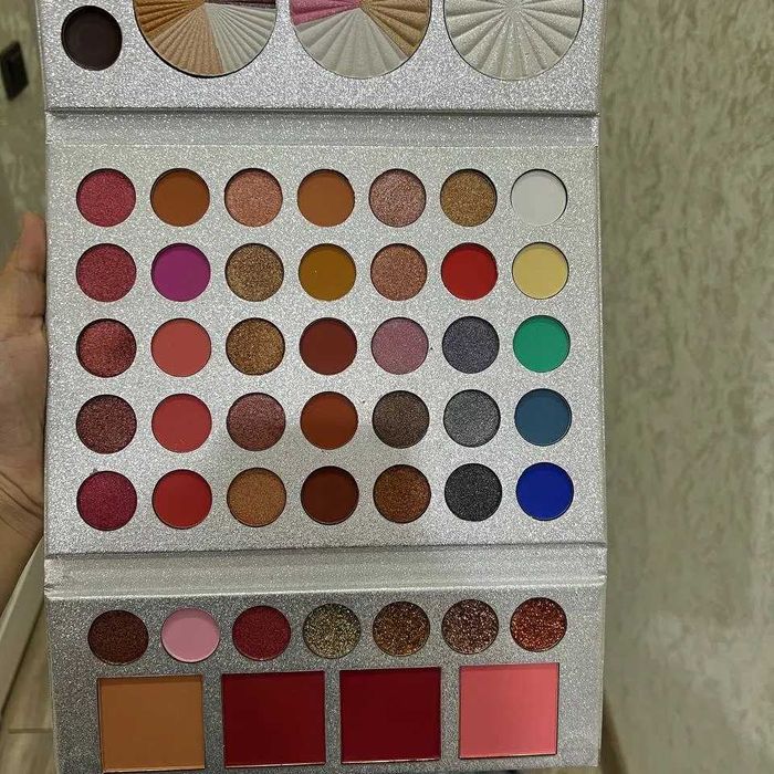 Brand Kosmetika paletka