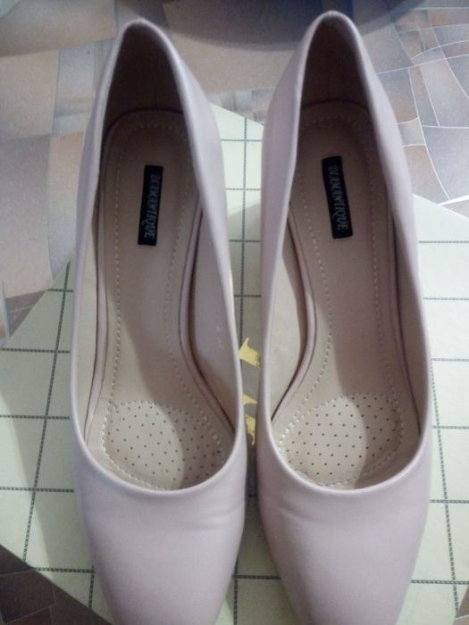 Продам туфли нежно розовый