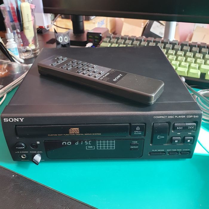 CD проигрыватель SONY CPD-S45