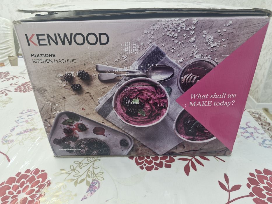 Продается кухонный комбайн Kenwood.