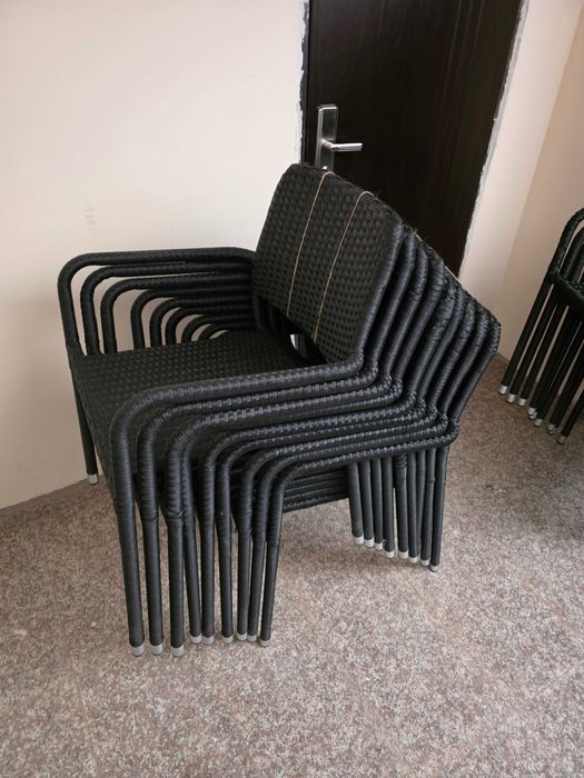 Стол ратан 28бр.останали -30 продадени досега без нито едно оплакване.