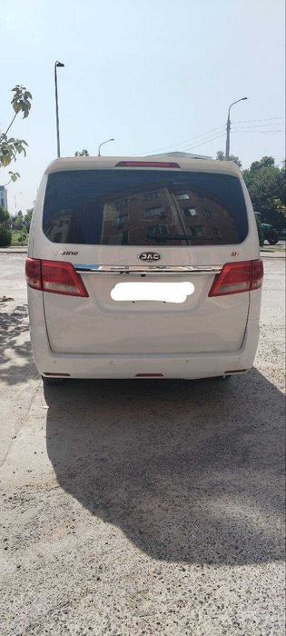 Подаётся Jac Refine М4 просторный и комфортный минивэн