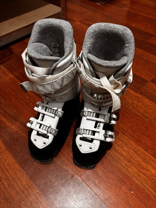 Vand clapari pentru ski