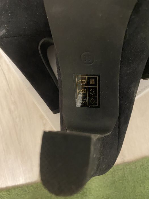 Pantofi piele intoarsa impecabili , purtati o data !