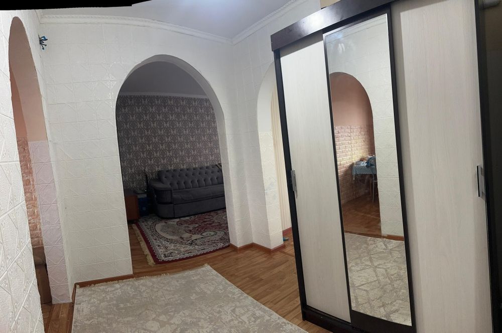 Үй сатылады, жақсы жерде орналасқан.