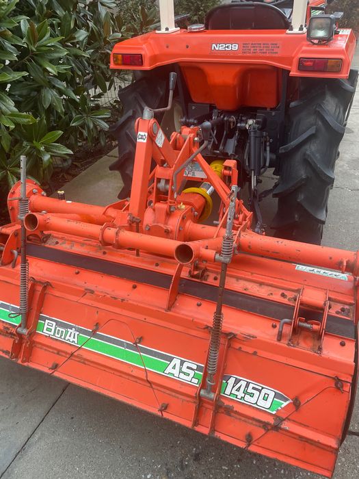 Tractor japonez Kubota-Hinomoto  24-CP