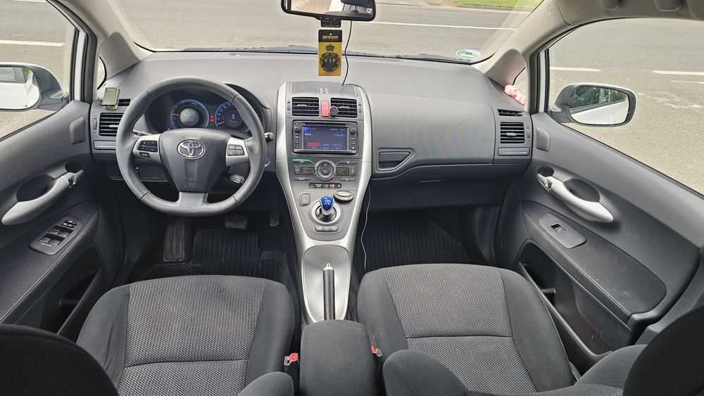 Toyota Auris Hybrid 2012