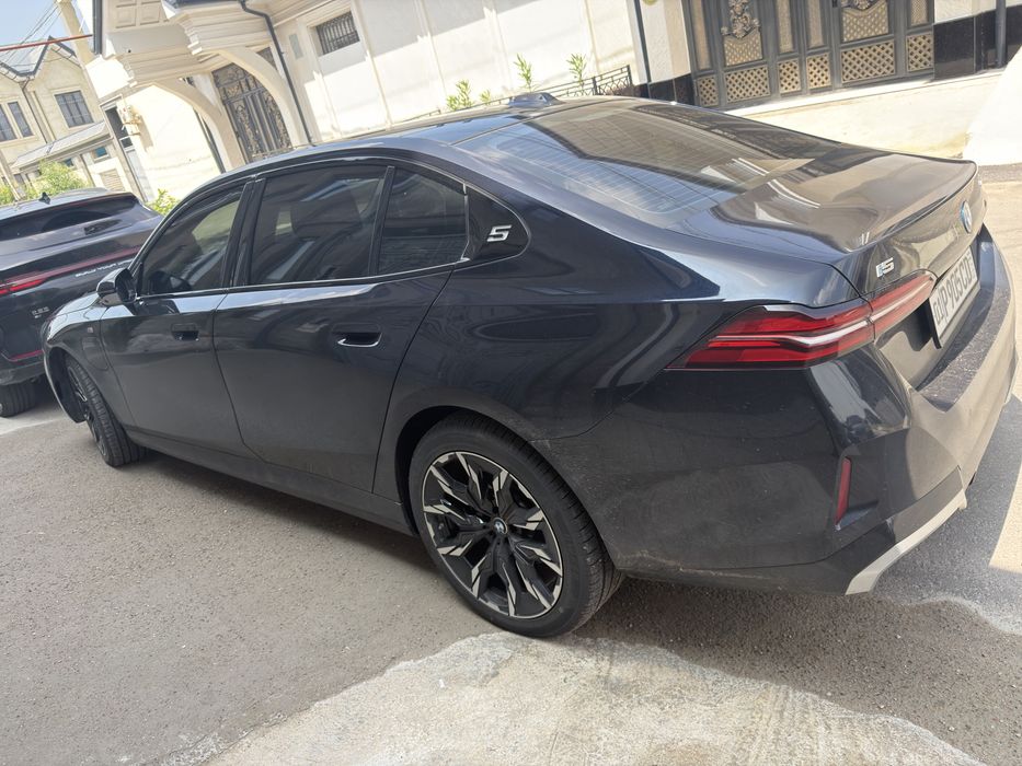 BMW i5 40L M-Sport 2025 yil