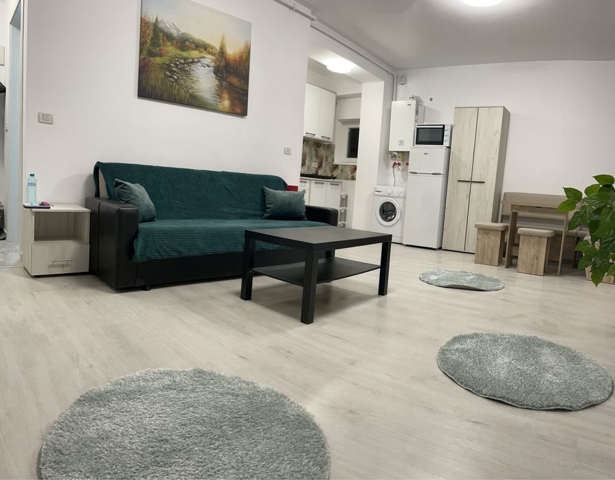 Ofer spre inchiriere garsoniera