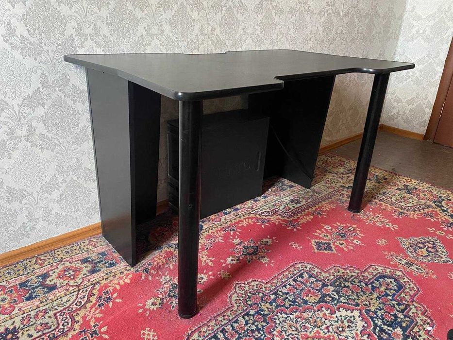 Стол компьютерный