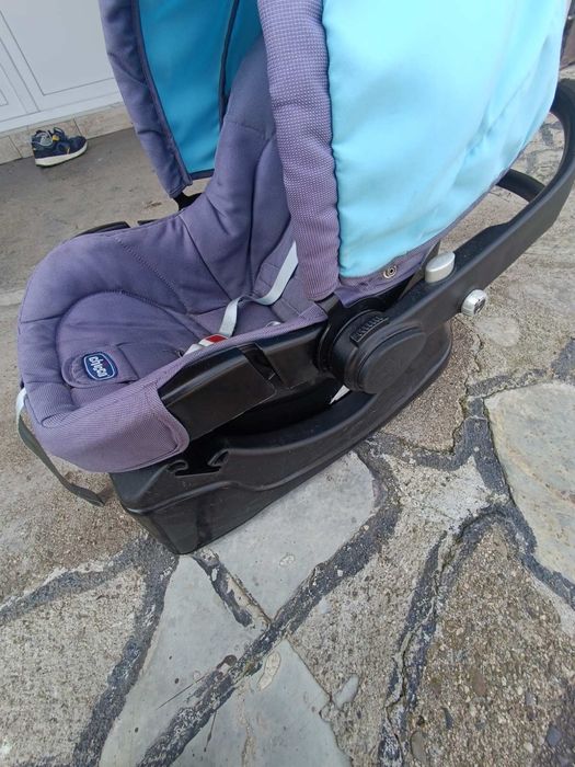 Кошче за кола chicco с основа