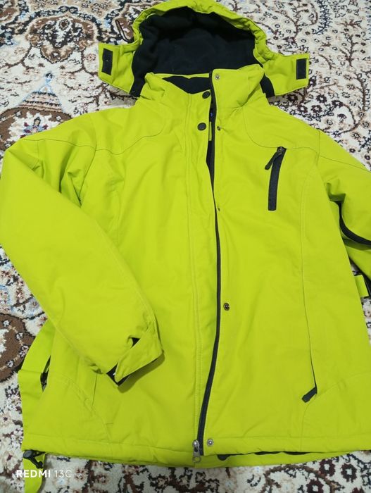 Продаю женскую куртку