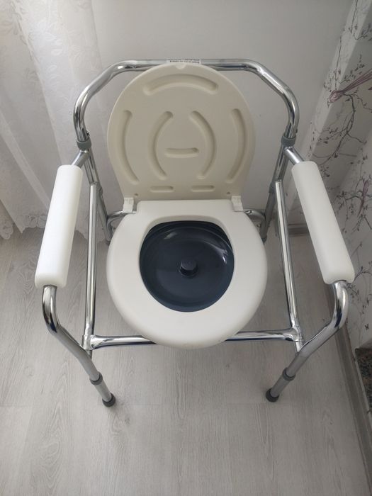 Scaun cu WC de cameră