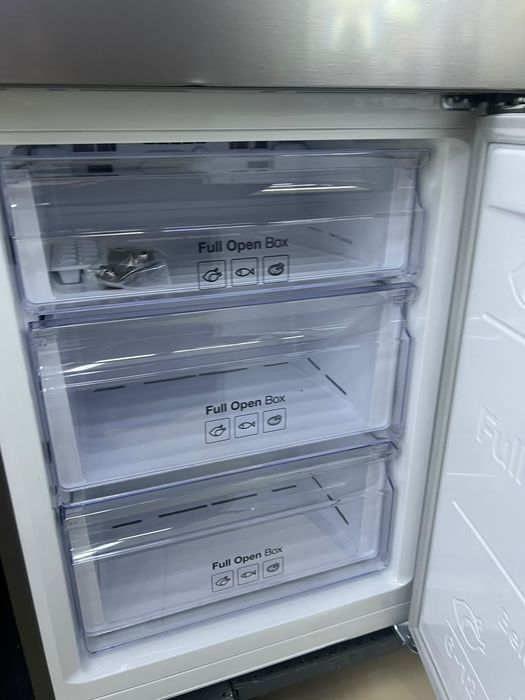 Холодильник Samsung