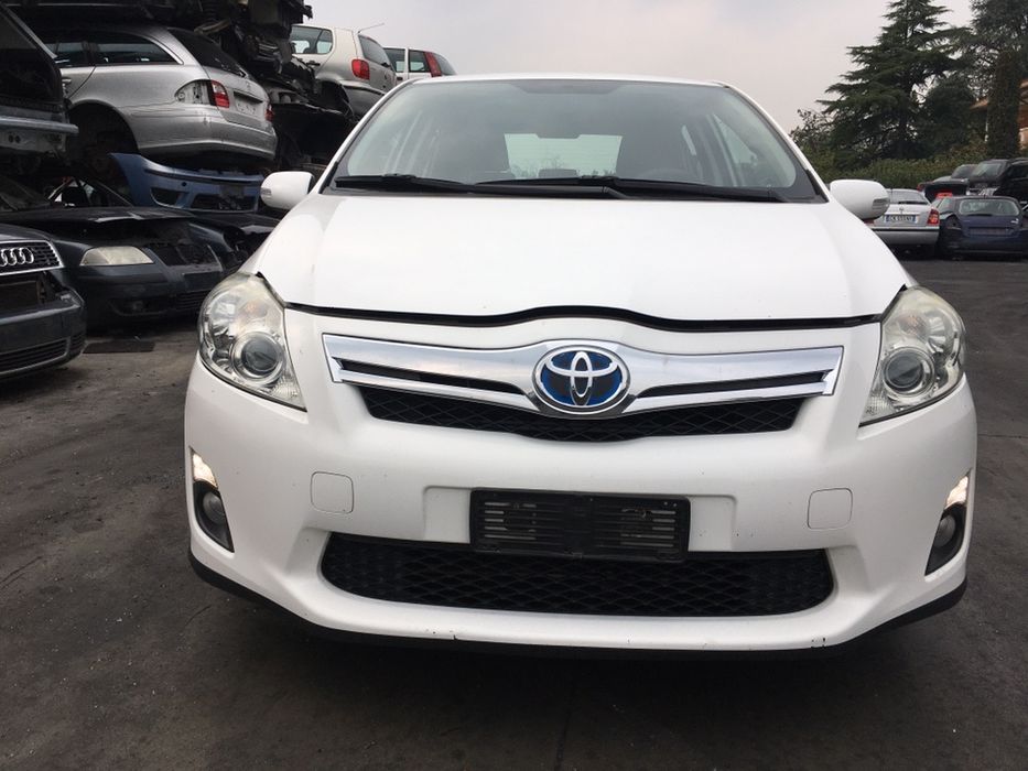 Vand piese pu toyota auris 2011 1.8 hybrid