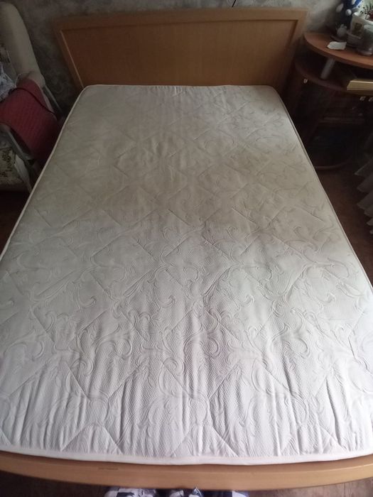 Двухспальная кровать