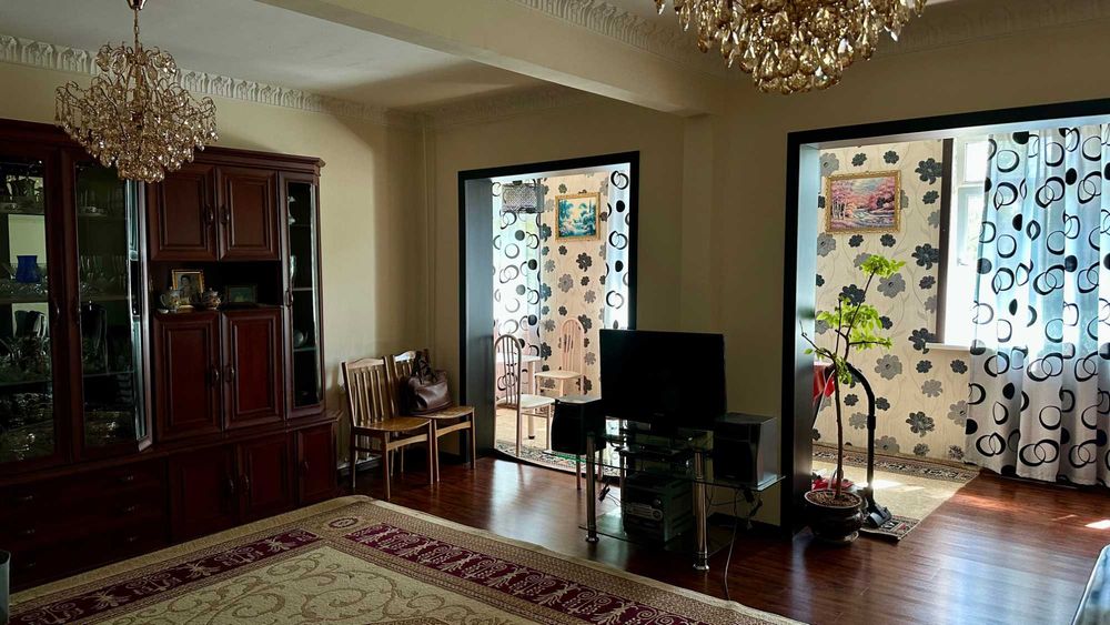 Продается 5-ти комнатная квартира на Карасу-1