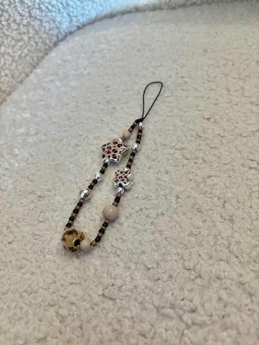 Висулка за телефон и две значки