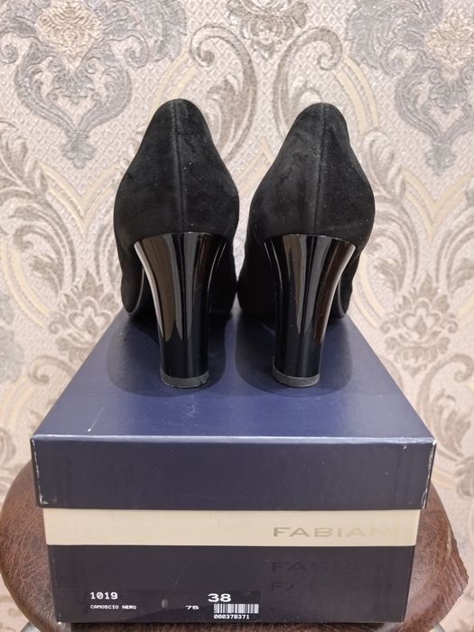 Продам женские туфли р. 38