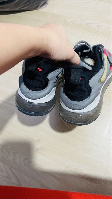 Adidasi nike air 720