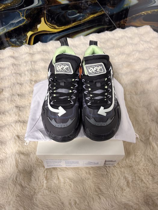 Adidasi Off Withe 1000