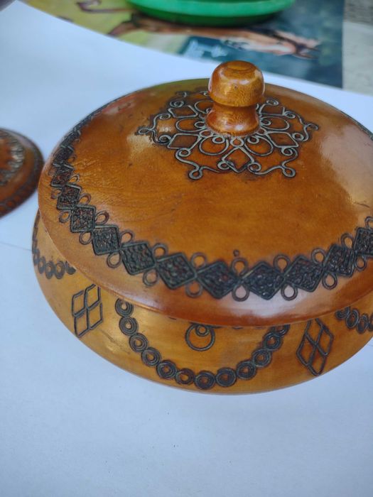 Decorațiuni din Comunism din lemn