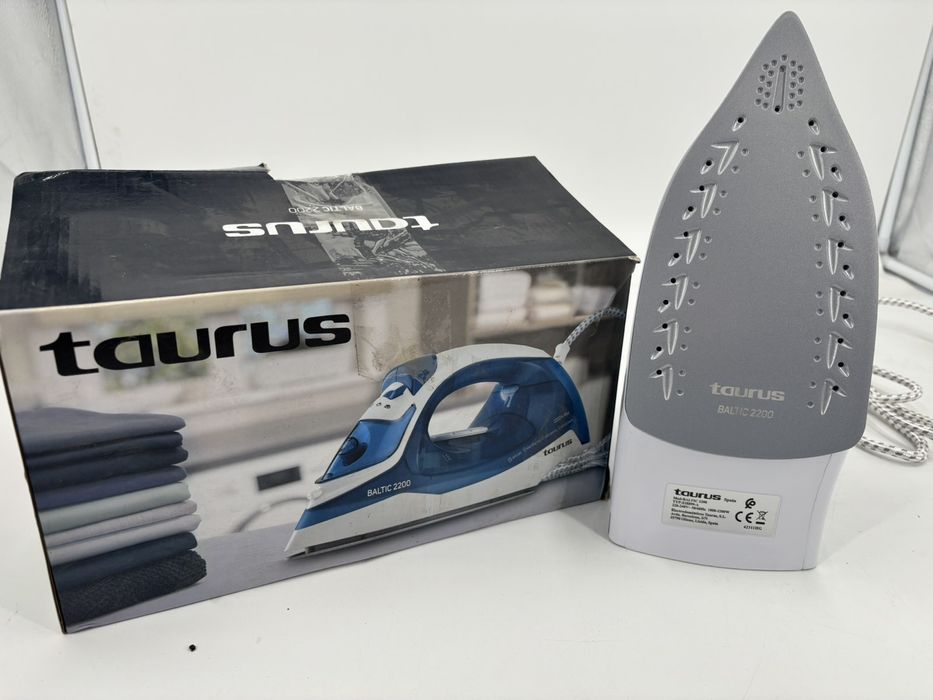Чисто нова парна ютия TAURUS 2200w
