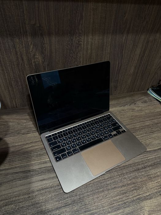 Apple macbook air 2020 M1 chip