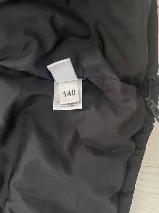 Продам 2 куртки на мальчика размер 140 см