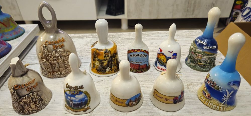 Vand colectie de clopoti ornamentali+turistici,din ceramica. 8 poze