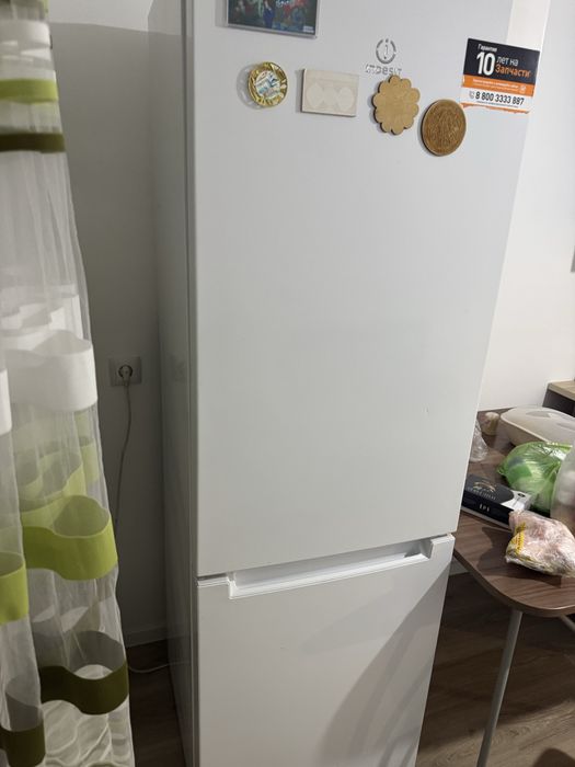 Холодильник Indesit